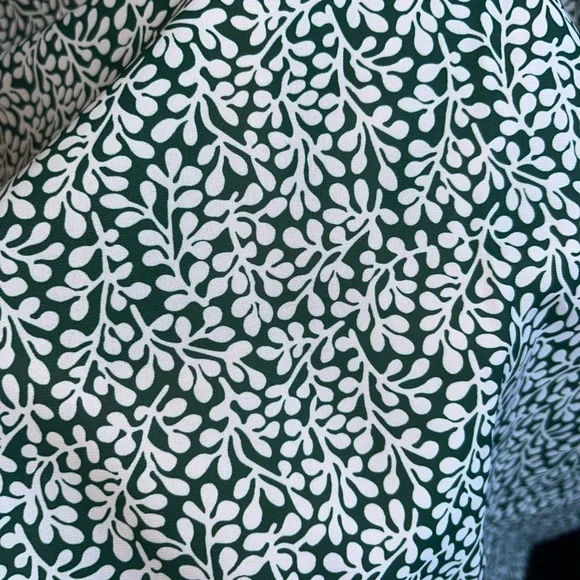 Green and White Floral Puff Sleeve Blouse Large - Picture 8 of 8